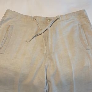 Men’s casual khaki pant, size medium
